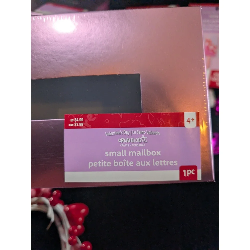 Valentines‎ Day Decor Bundle Creatology Mailboxes Heart Wreaths Garland Cards
